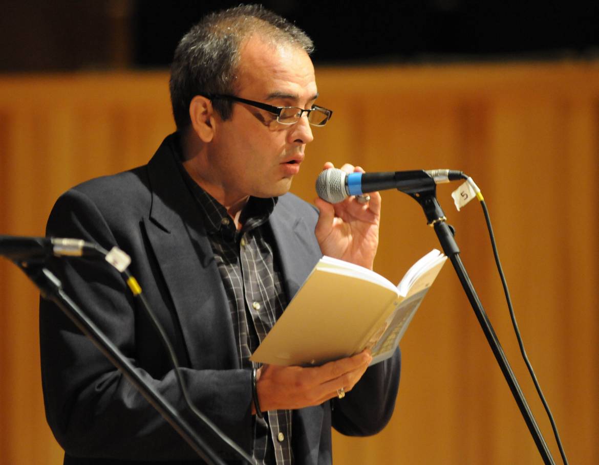 Jesus-David-Curbelo_Cierre-del-Festival-de-Poesía_Usina-del-arte-8-de-mayo-2013-34.jpg